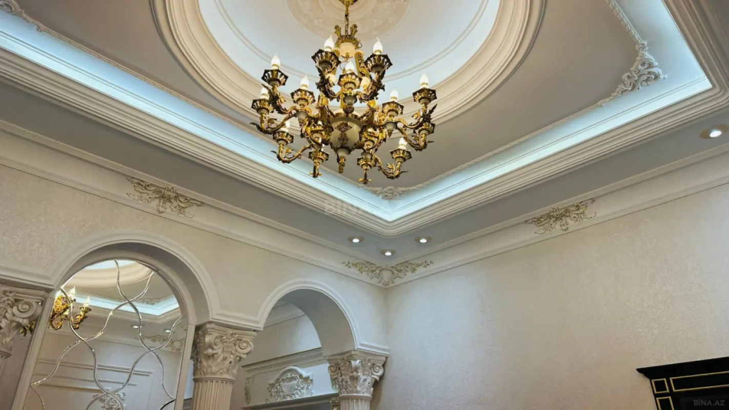 Satılır 4 otaqlı mənzil 215 m²