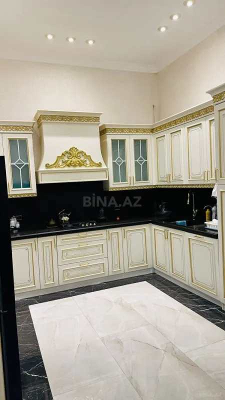 Satılır 4 otaqlı mənzil 215 m²
