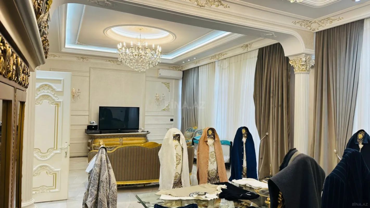 Satılır 4 otaqlı mənzil 215 m²