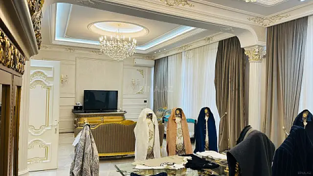 Satılır 4 otaqlı mənzil 215 m²