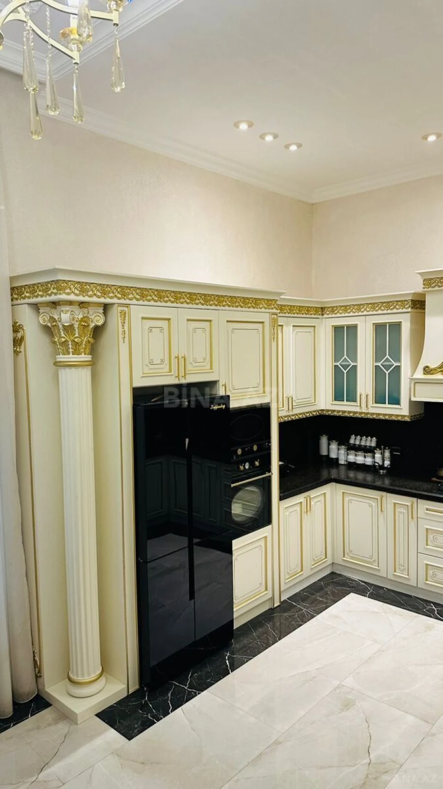 Satılır 4 otaqlı mənzil 215 m²