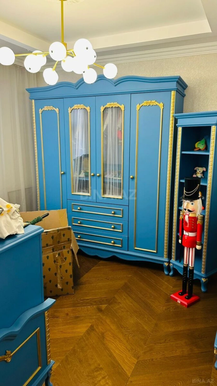 Satılır 4 otaqlı mənzil 215 m²