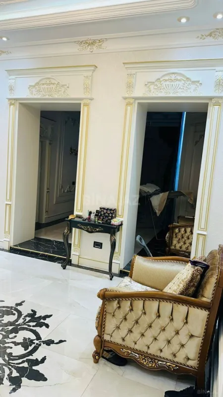 Satılır 4 otaqlı mənzil 215 m²