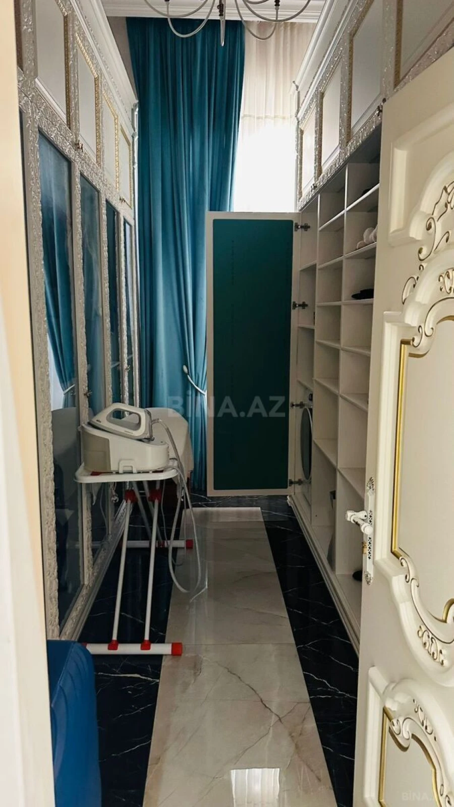 Satılır 4 otaqlı mənzil 215 m²