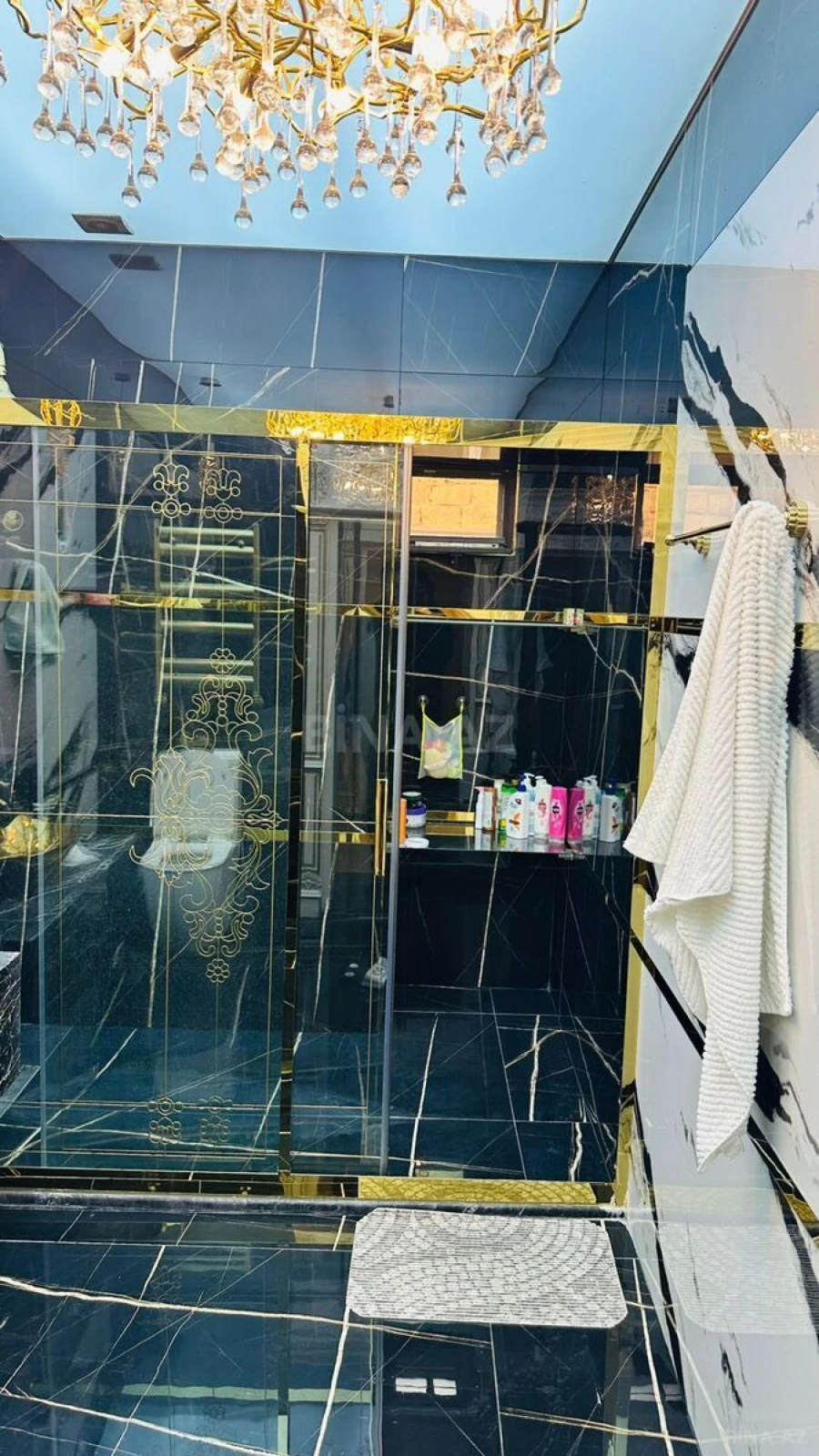 Satılır 4 otaqlı mənzil 215 m²