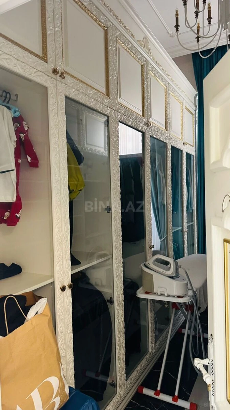 Satılır 4 otaqlı mənzil 215 m²