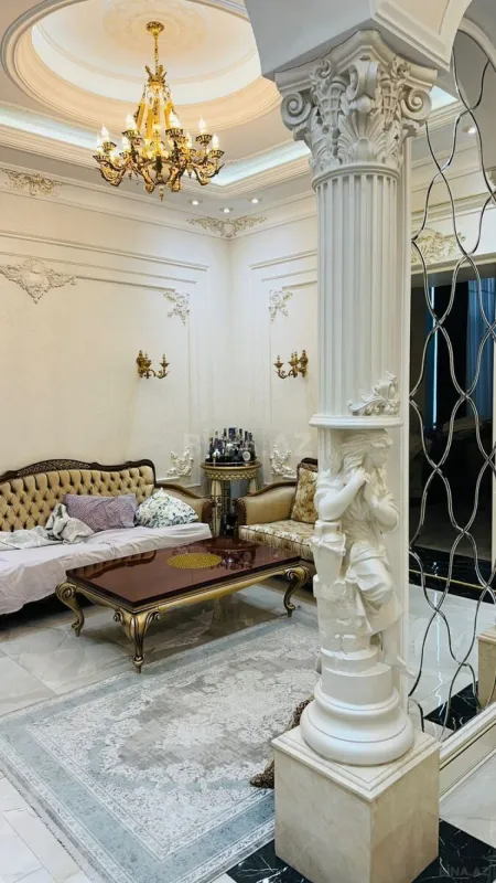 Satılır 4 otaqlı mənzil 215 m²