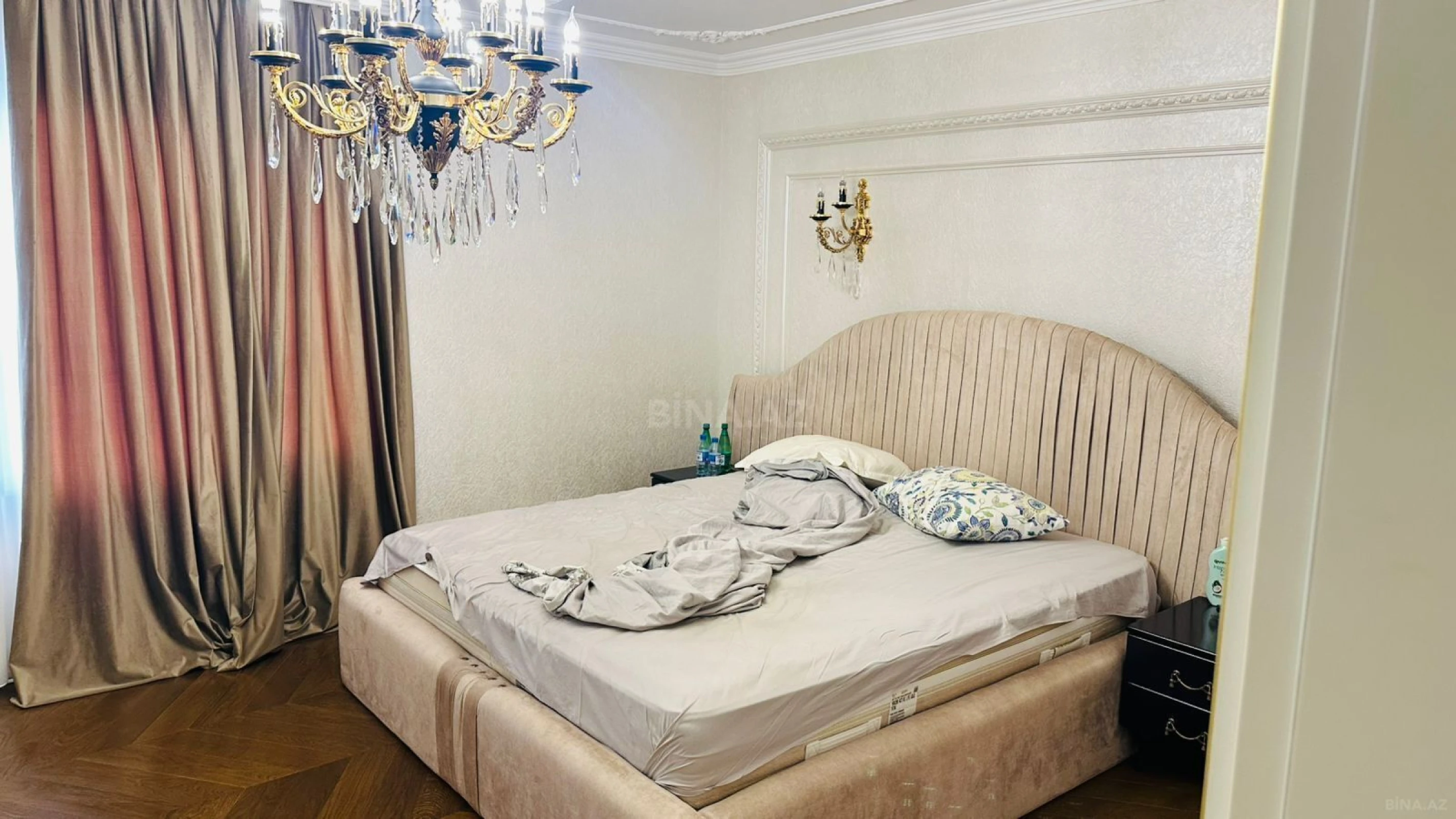 Satılır 4 otaqlı mənzil 215 m²