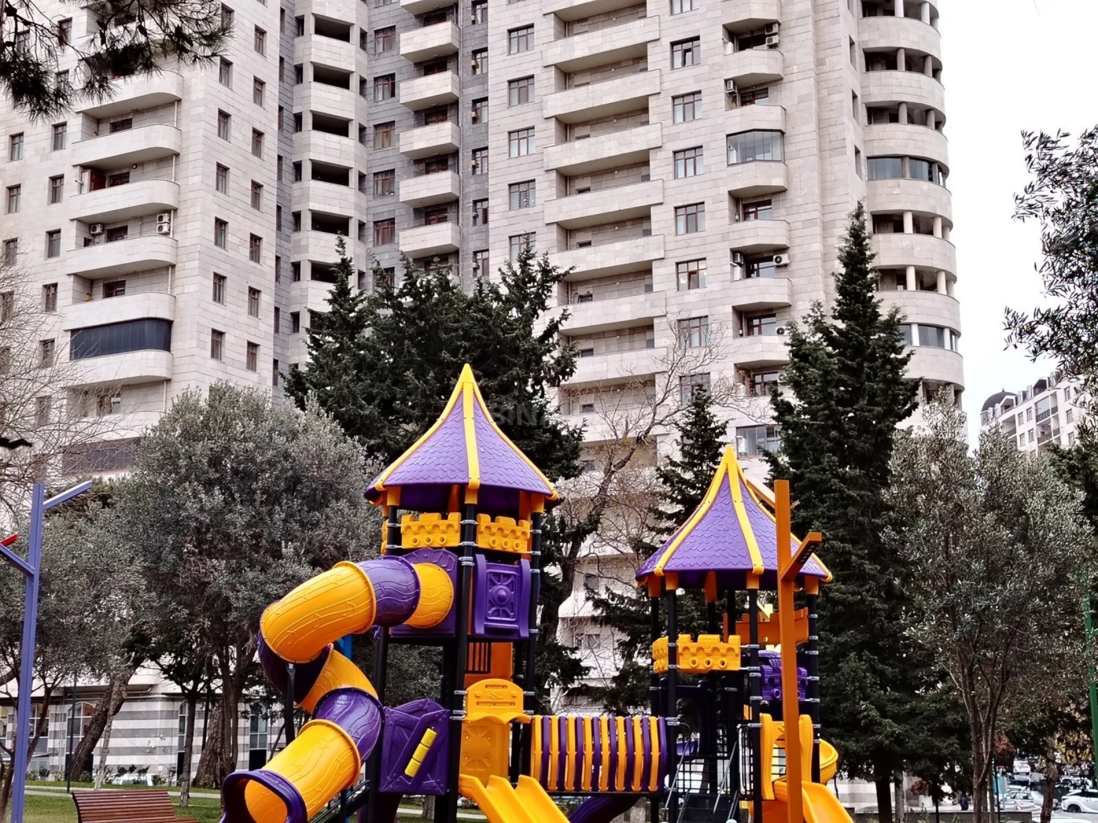 Satılır 2 otaqlı mənzil 101 m²