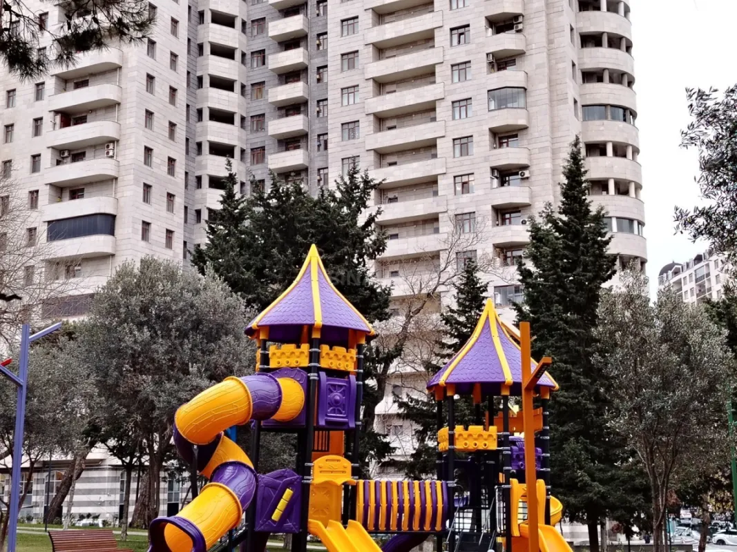 Satılır 2 otaqlı mənzil 101 m²