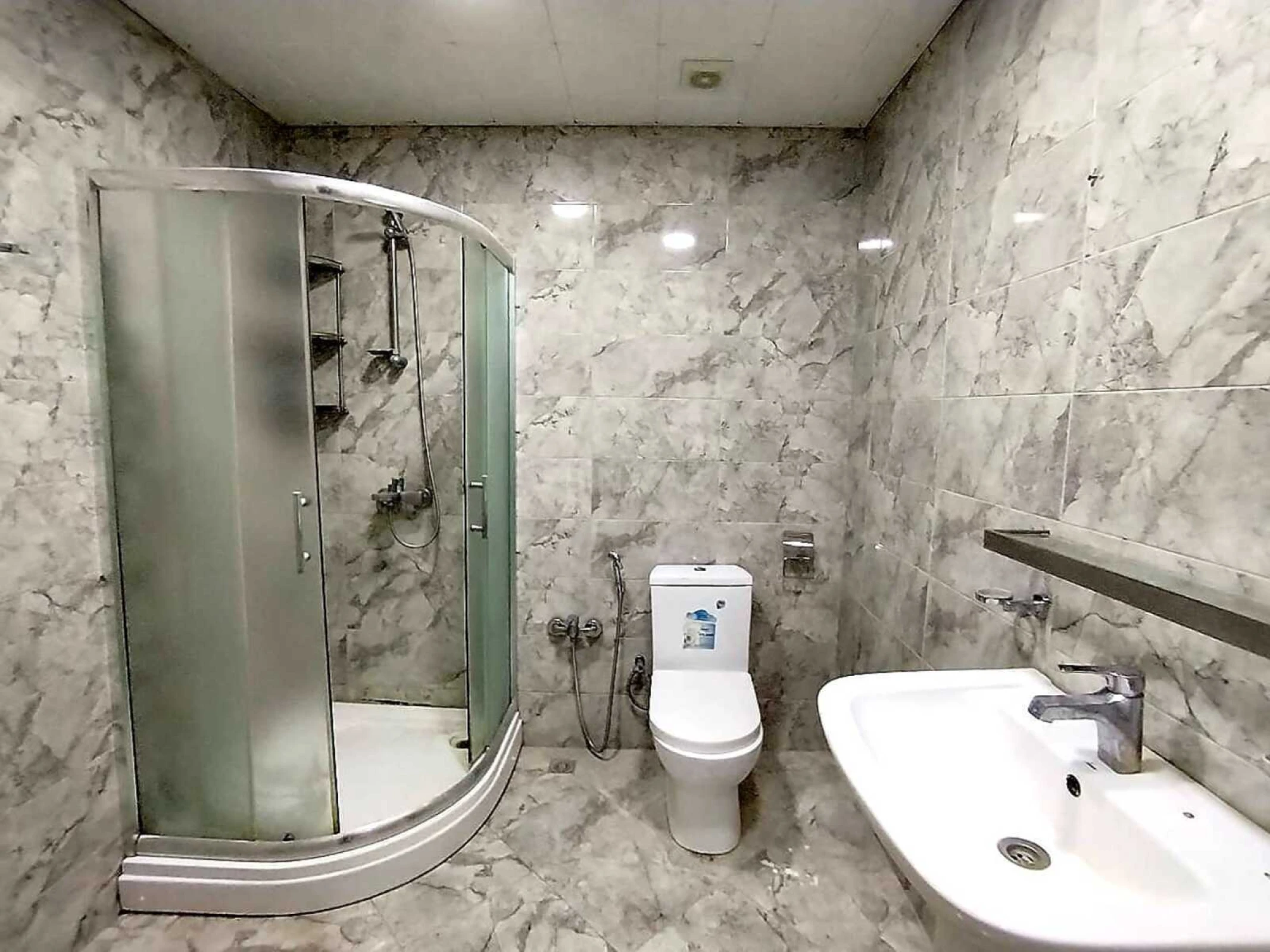 Satılır 2 otaqlı mənzil 101 m²