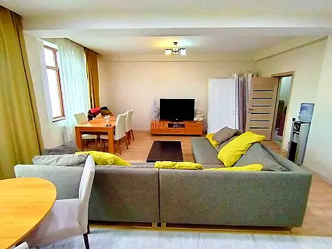 Satılır 2 otaqlı mənzil 101 m²