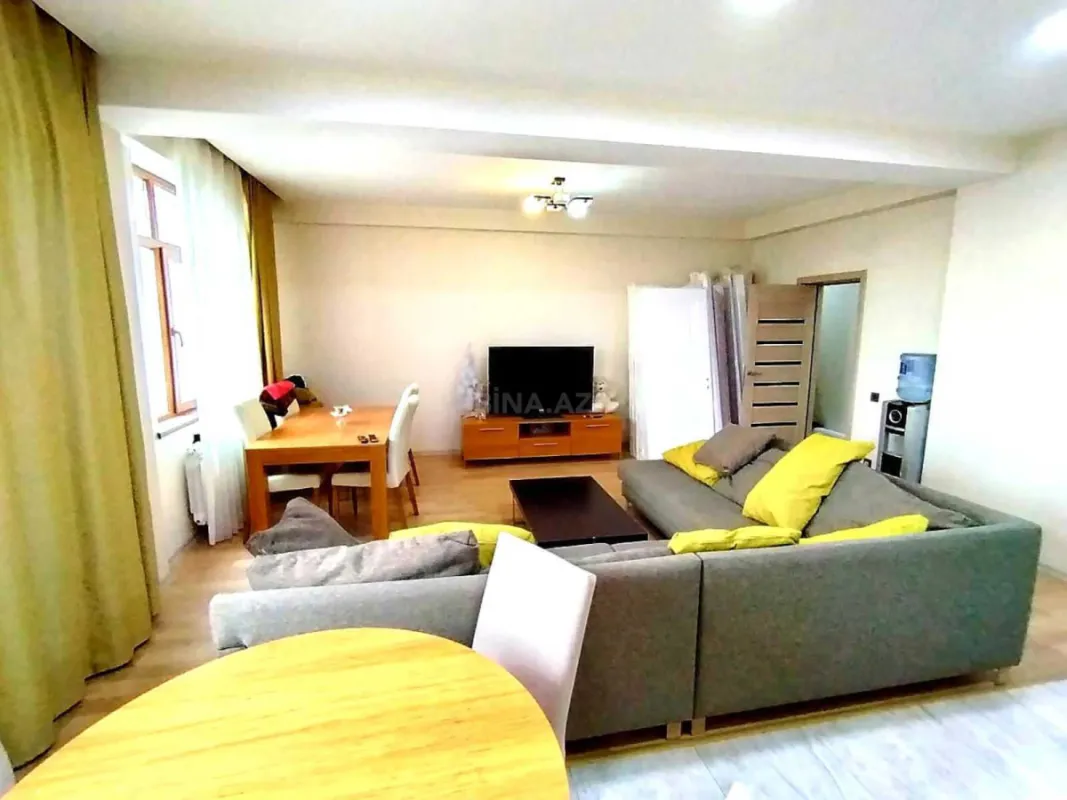 Satılır 2 otaqlı mənzil 101 m²