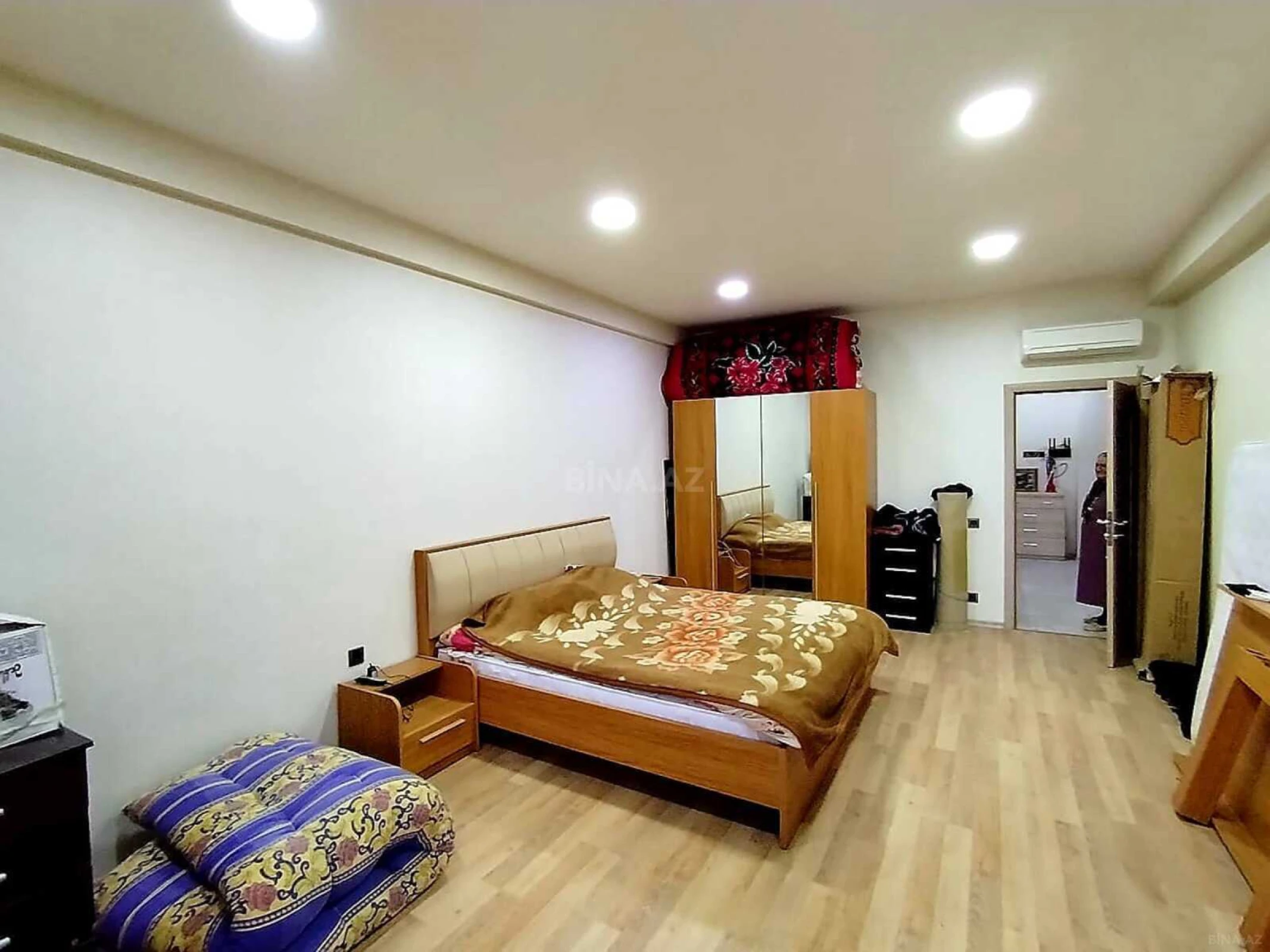 Satılır 2 otaqlı mənzil 101 m²