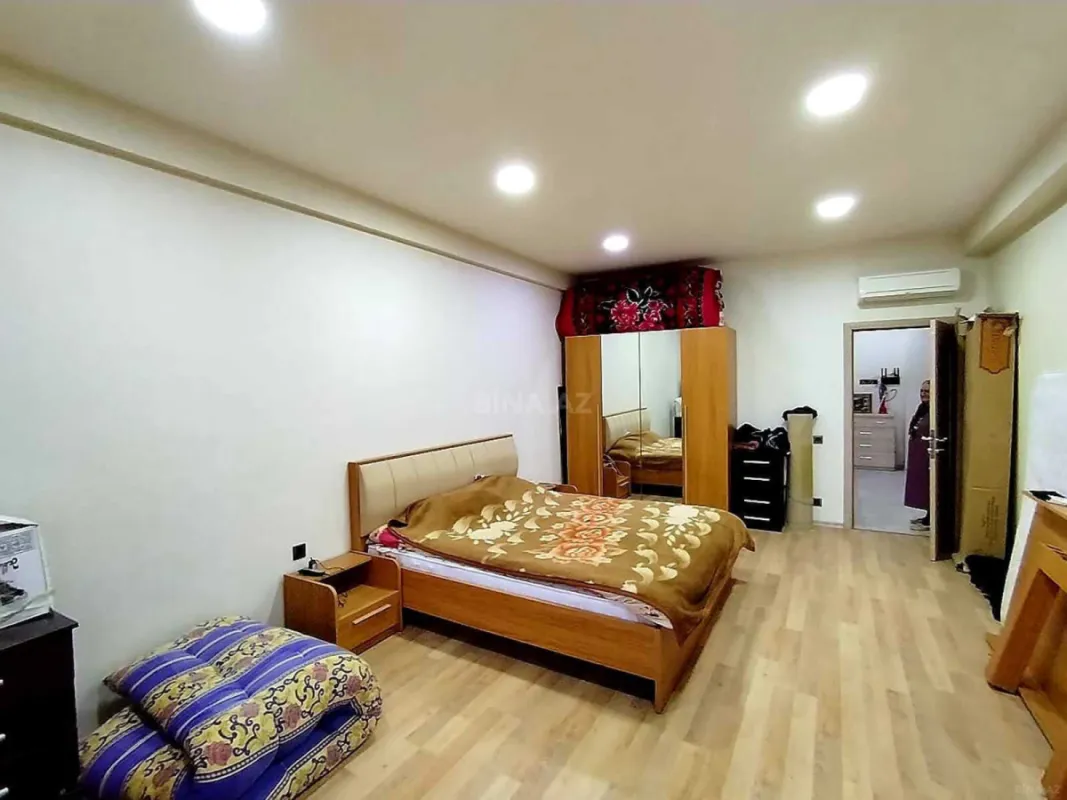 Satılır 2 otaqlı mənzil 101 m²