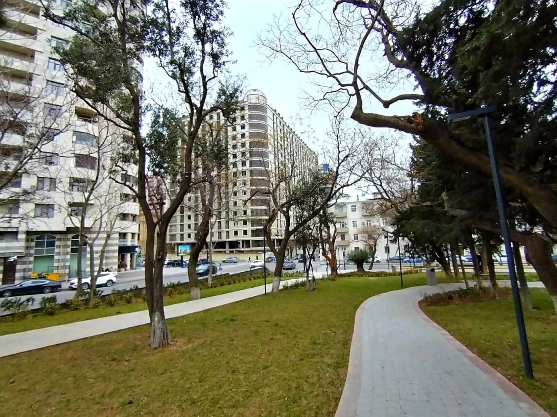 Satılır 2 otaqlı mənzil 101 m²