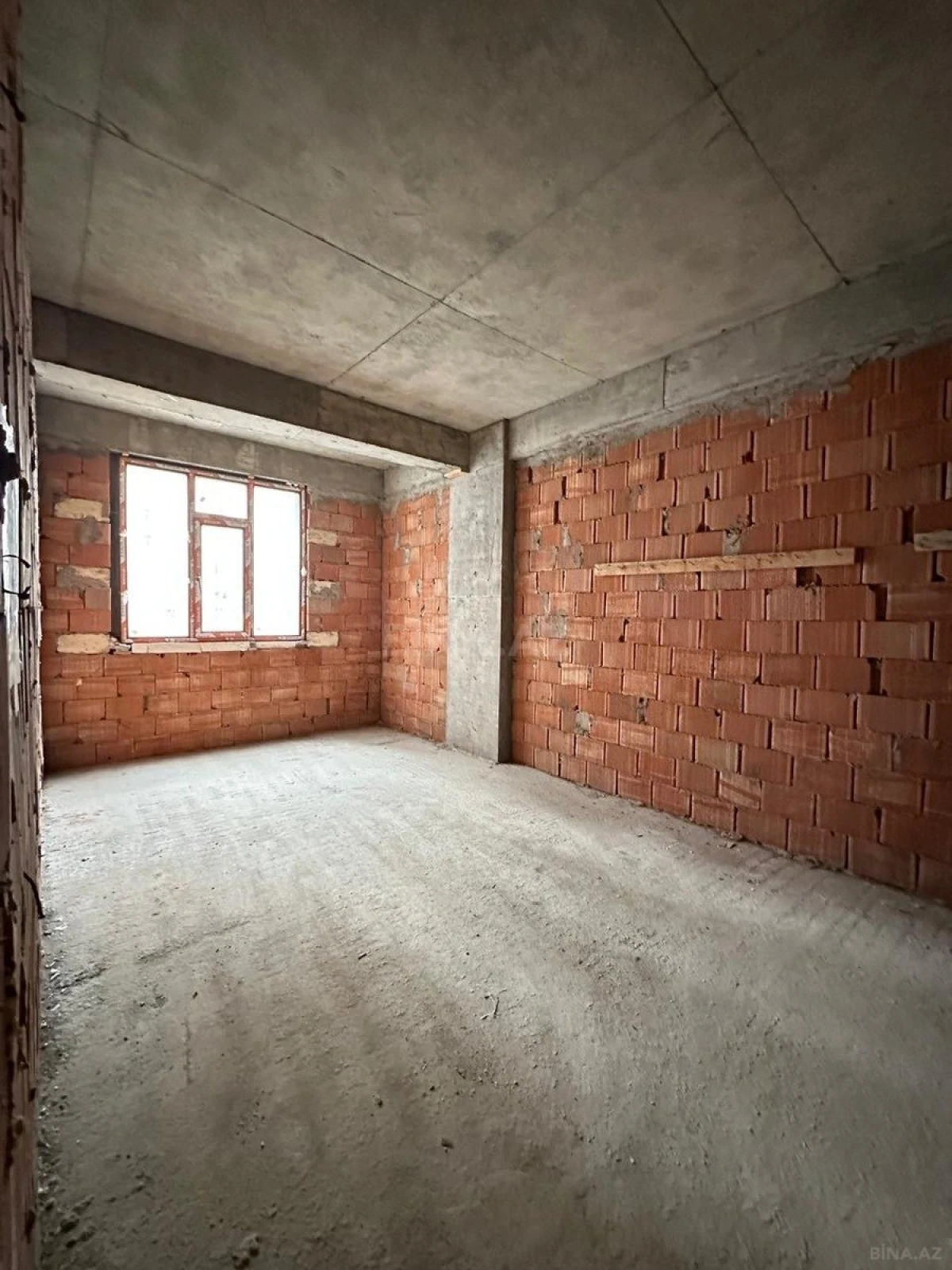 Satılır 2 otaqlı mənzil 108 m²