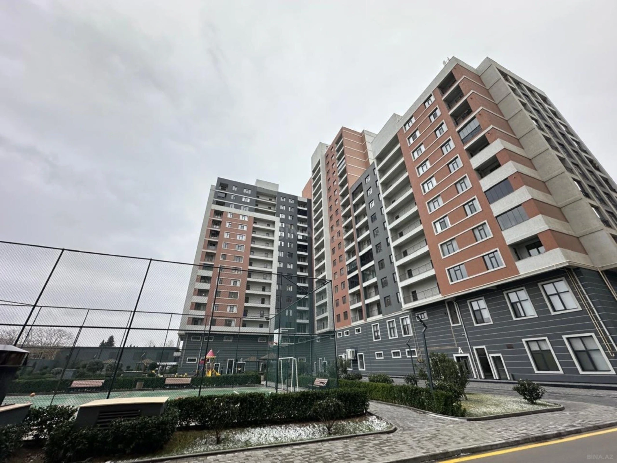 Satılır 2 otaqlı mənzil 108 m²