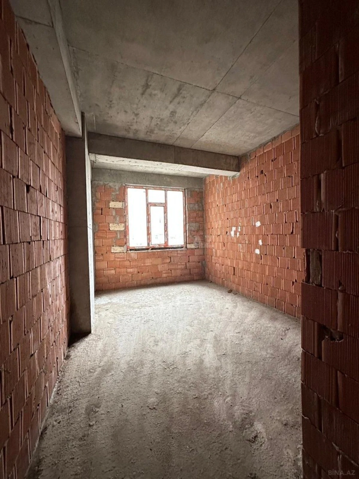 Satılır 2 otaqlı mənzil 108 m²