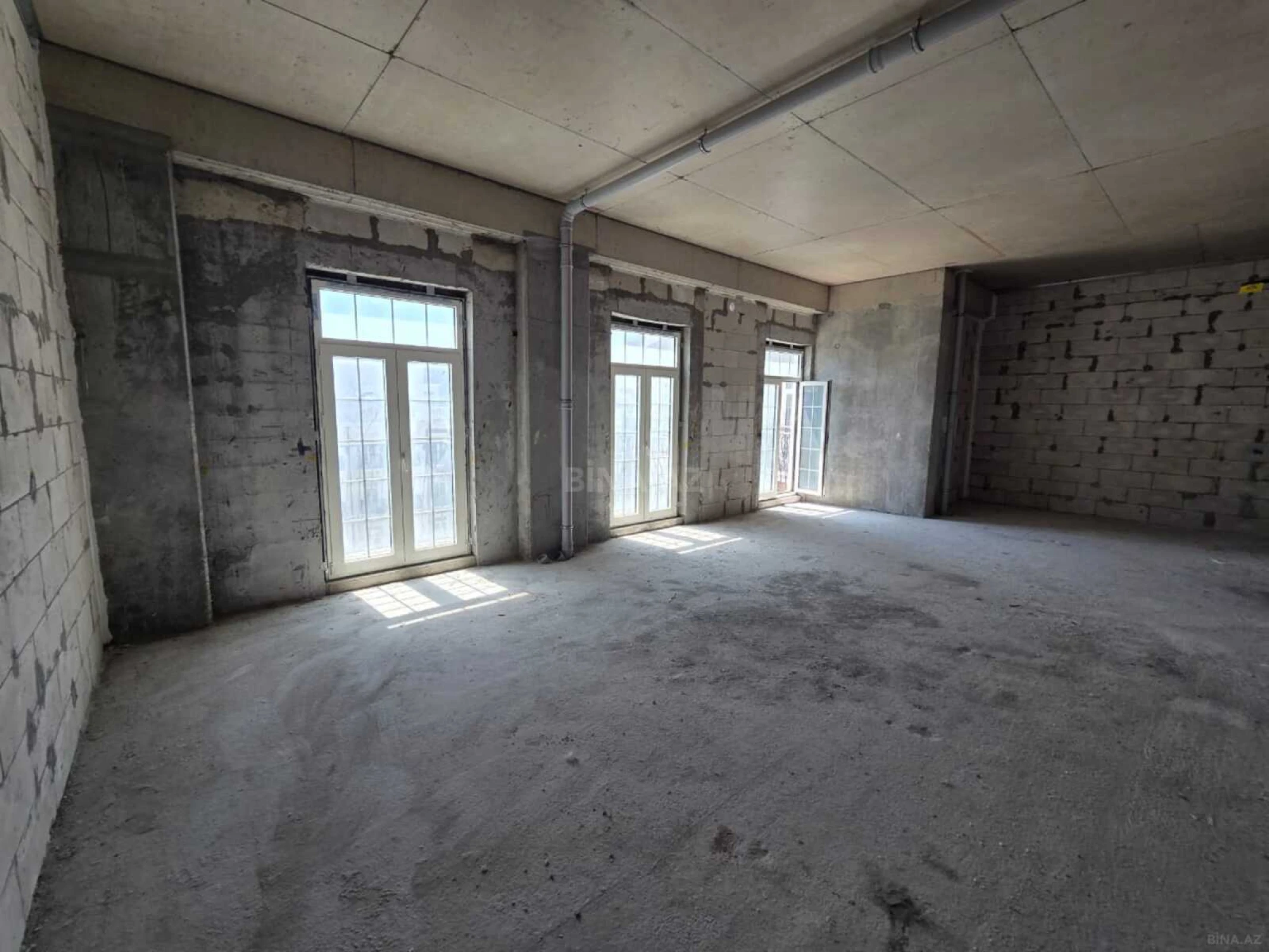 Satılır 3 otaqlı mənzil 118 m²