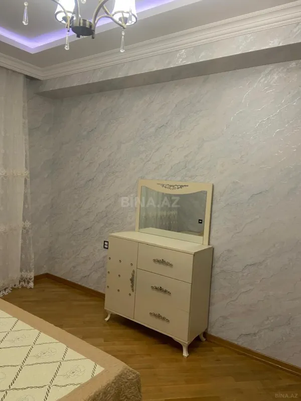 Kirayə verilir 2 otaqlı mənzil 113 m²