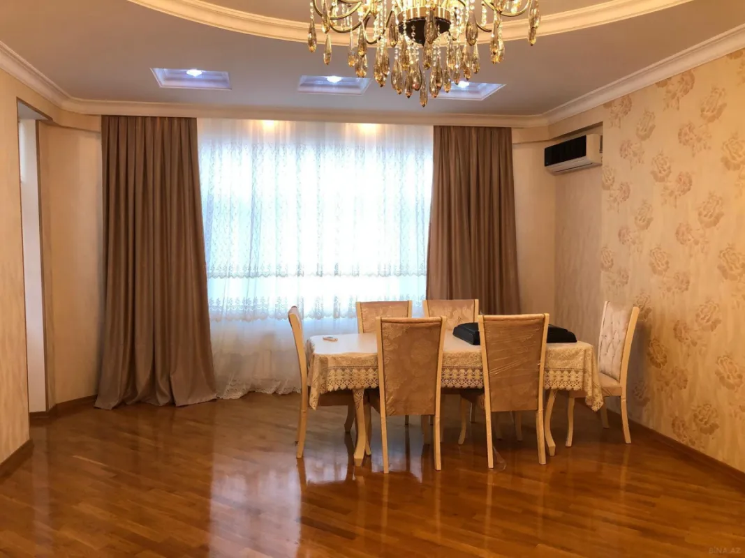 Kirayə verilir 2 otaqlı mənzil 113 m²