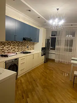 Kirayə verilir 2 otaqlı mənzil 113 m²
