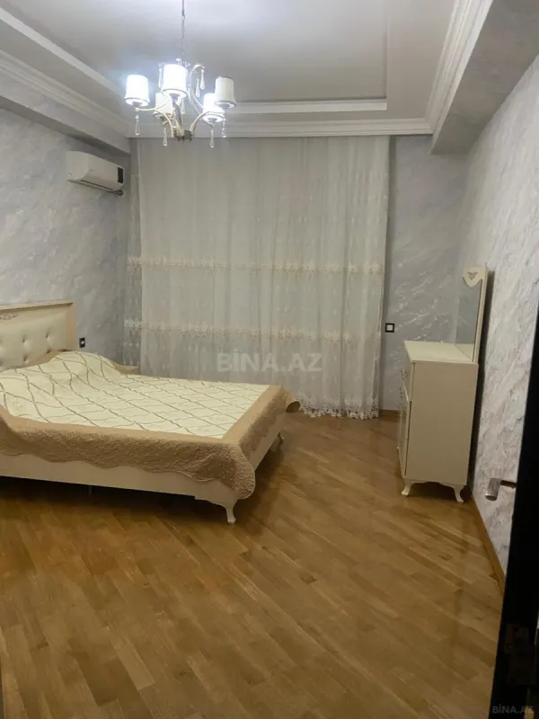 Kirayə verilir 2 otaqlı mənzil 113 m²