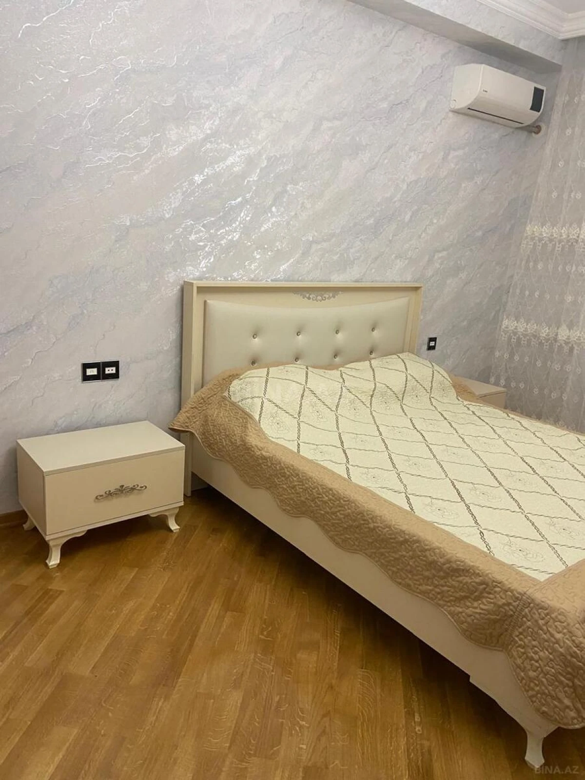 Kirayə verilir 2 otaqlı mənzil 113 m²
