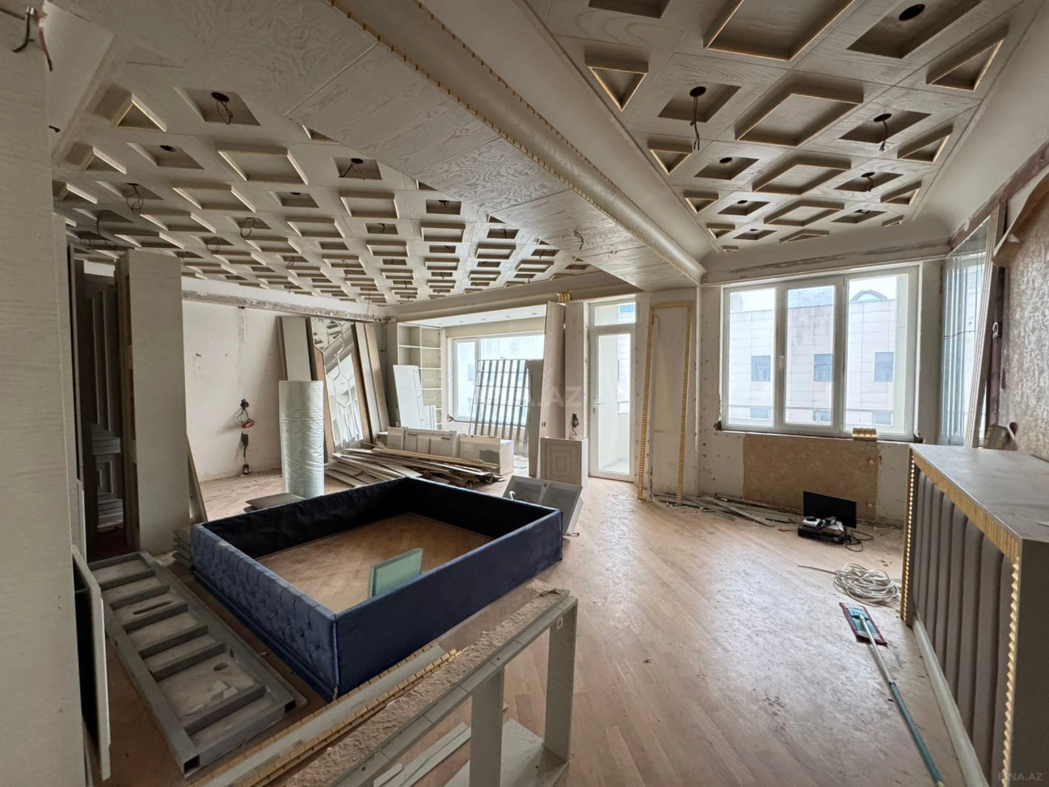 Satılır 5 otaqlı mənzil 252 m²