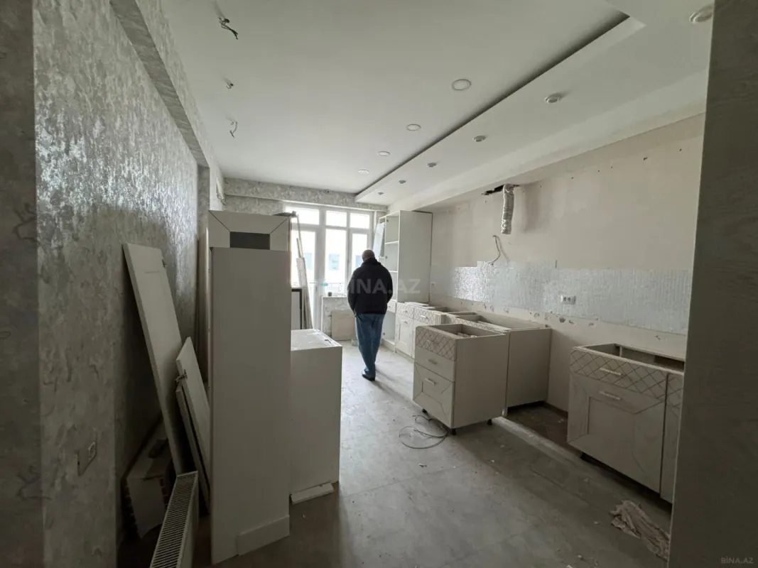 Satılır 5 otaqlı mənzil 252 m²