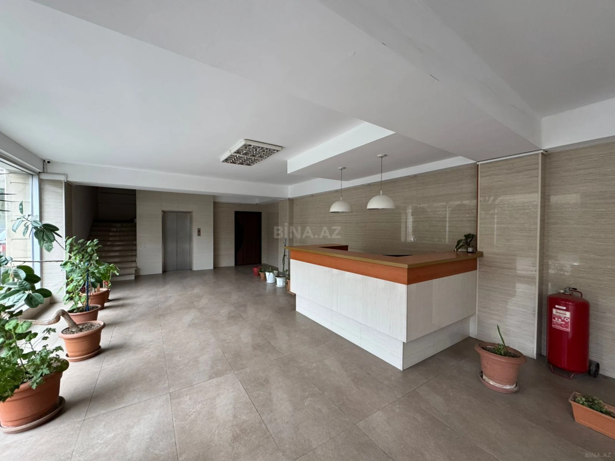 Satılır 5 otaqlı mənzil 252 m²