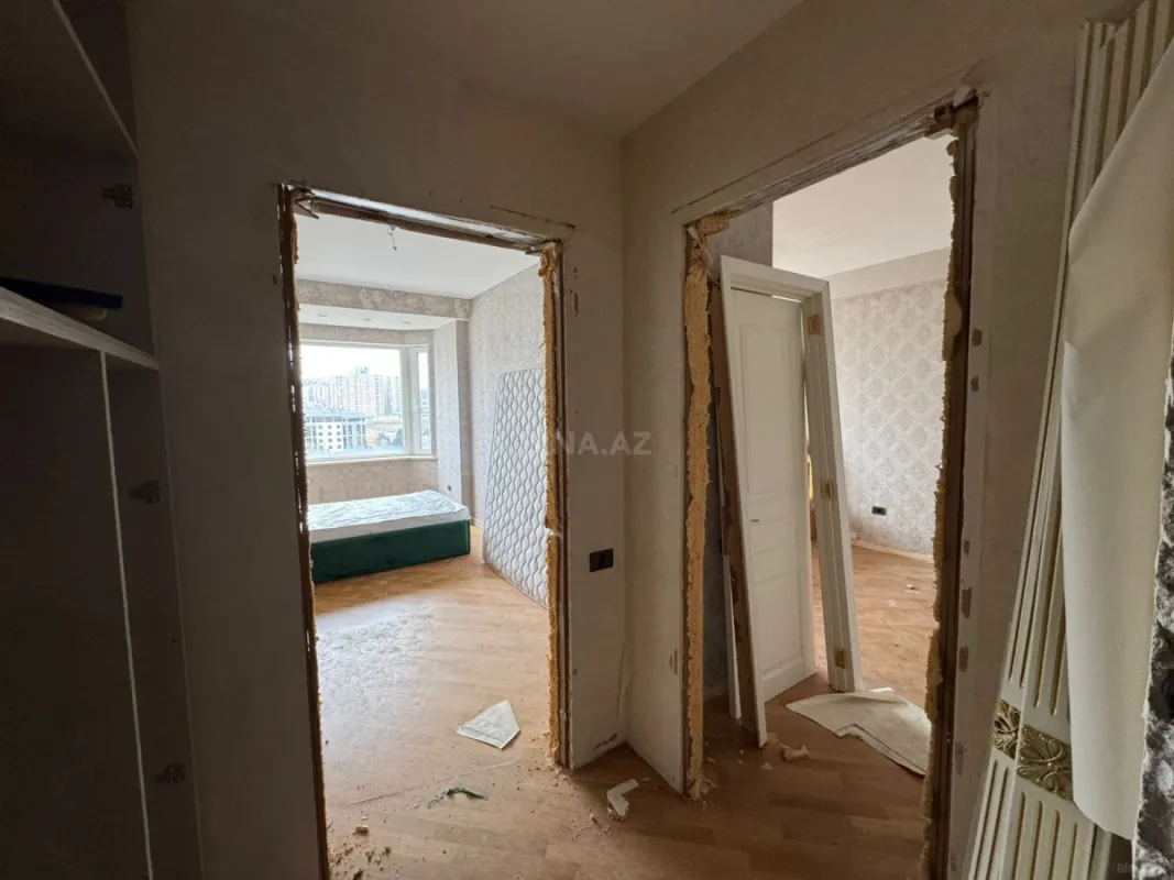 Satılır 5 otaqlı mənzil 252 m²