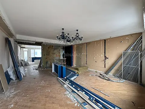 Satılır 5 otaqlı mənzil 252 m²