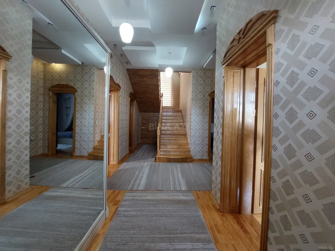 Satılır 6 otaqlı həyət evi 300 m²
