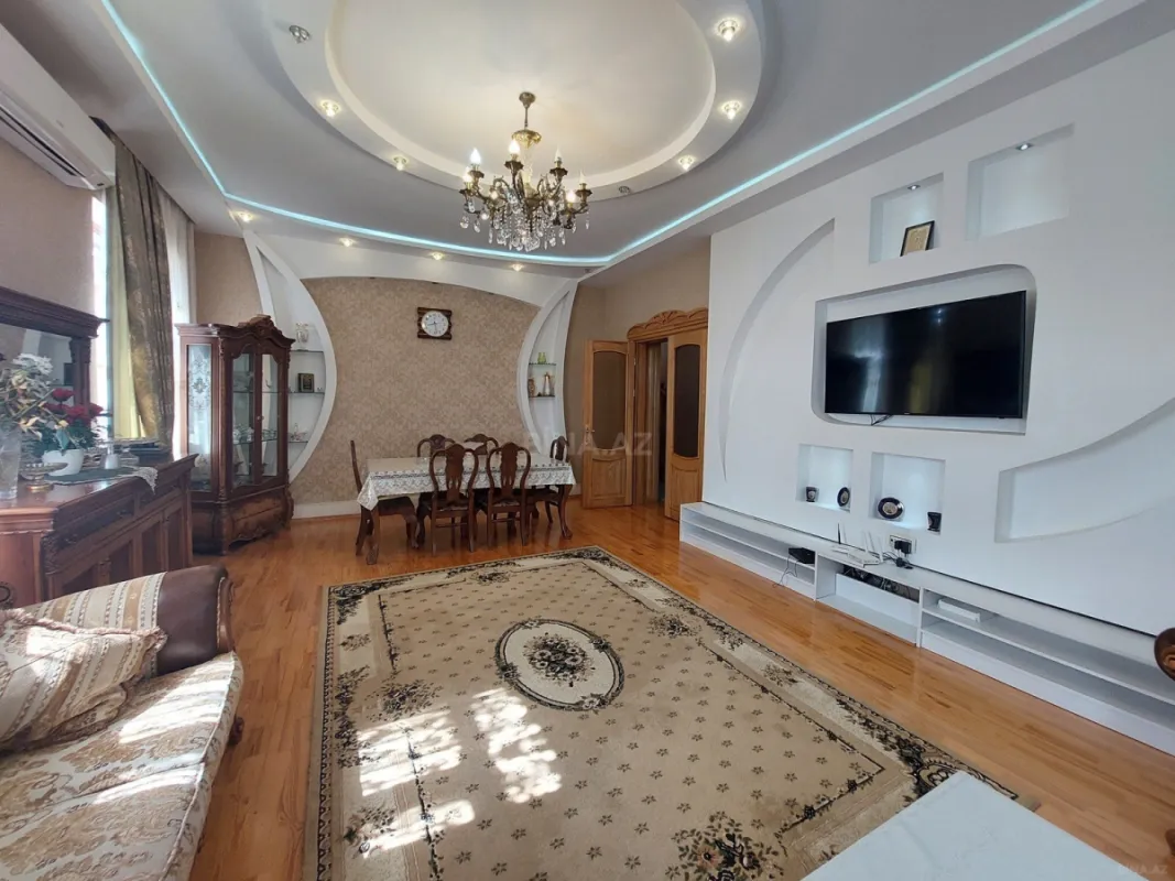Satılır 6 otaqlı həyət evi 300 m²