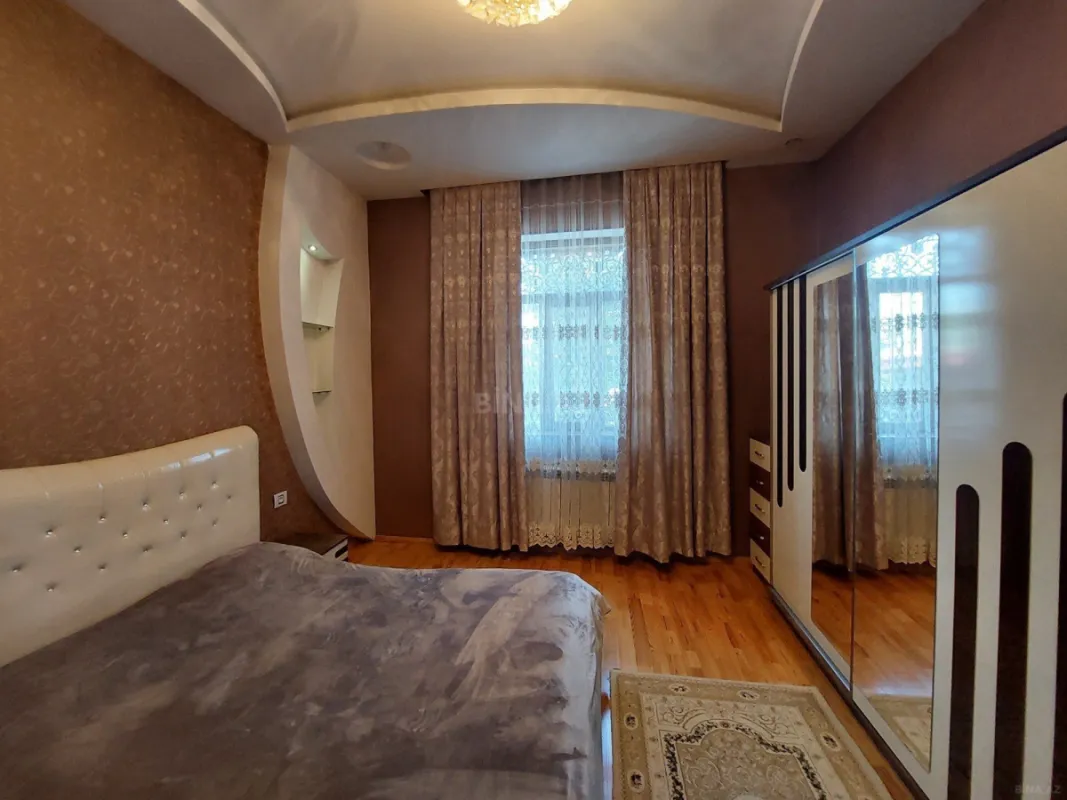 Satılır 6 otaqlı həyət evi 300 m²