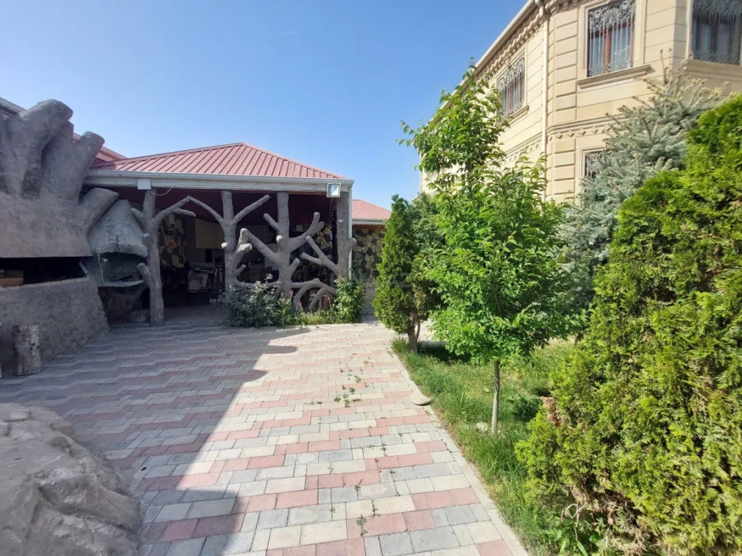 Satılır 6 otaqlı həyət evi 300 m²