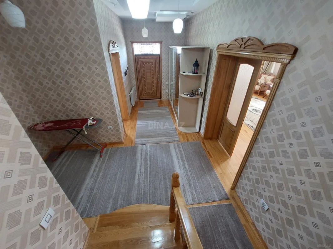 Satılır 6 otaqlı həyət evi 300 m²