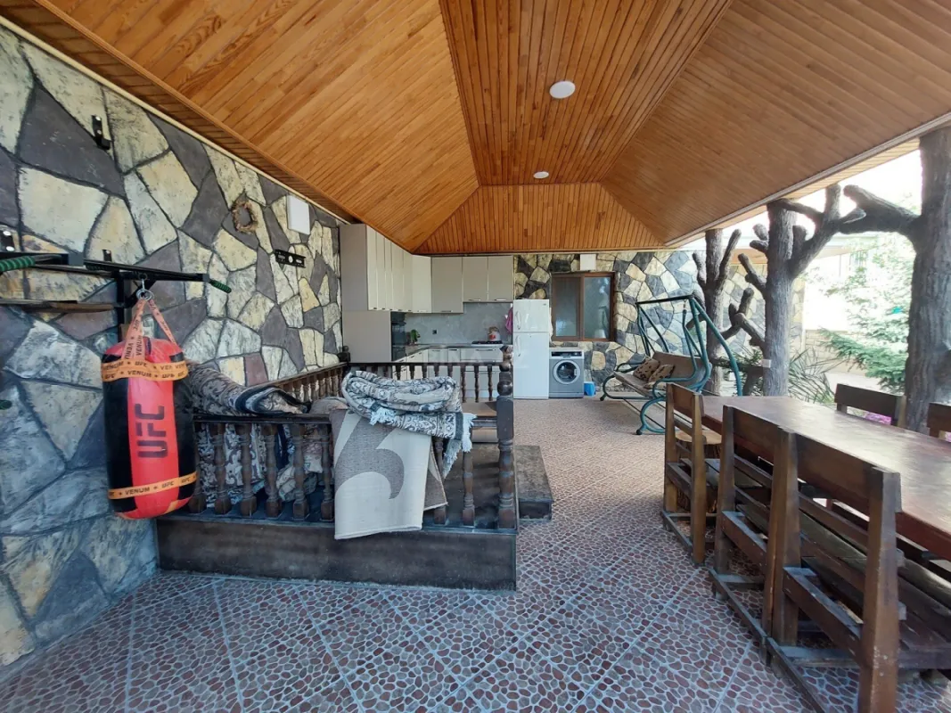 Satılır 6 otaqlı həyət evi 300 m²