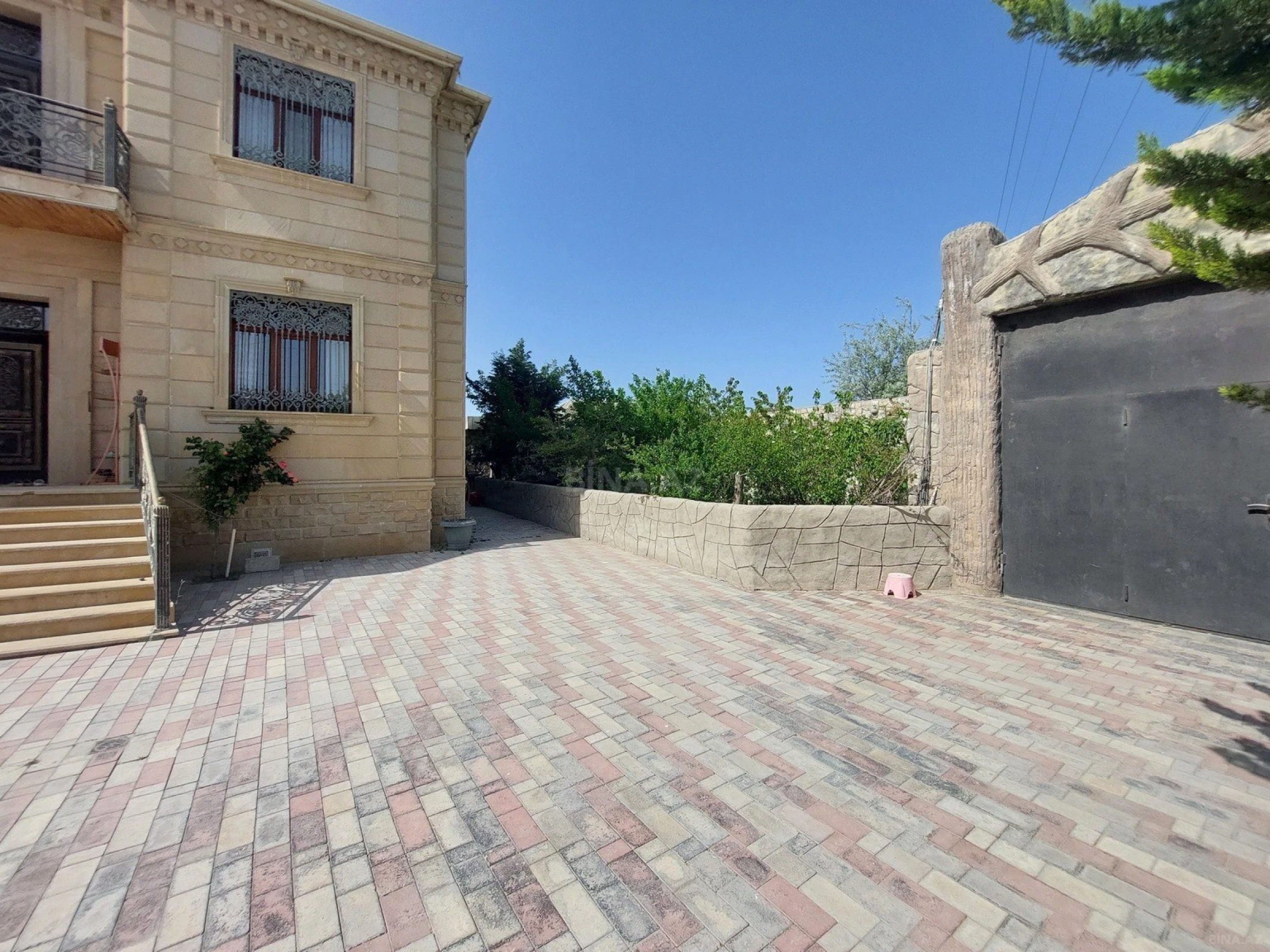 Satılır 6 otaqlı həyət evi 300 m²