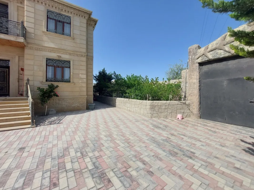 Satılır 6 otaqlı həyət evi 300 m²
