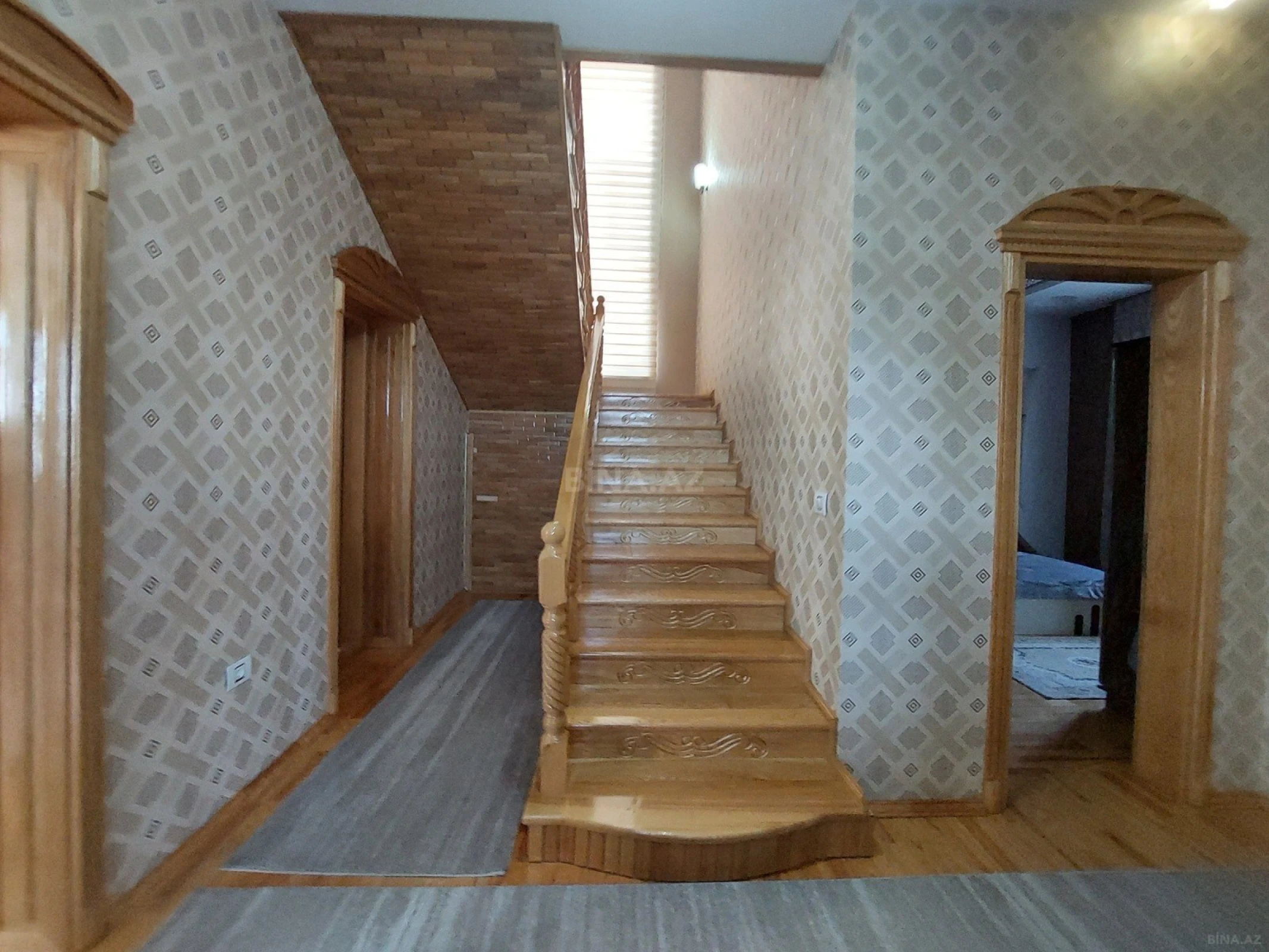 Satılır 6 otaqlı həyət evi 300 m²