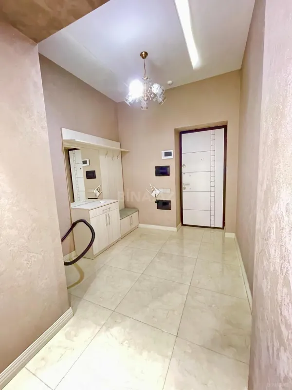 Kirayə verilir 2 otaqlı mənzil 107 m²