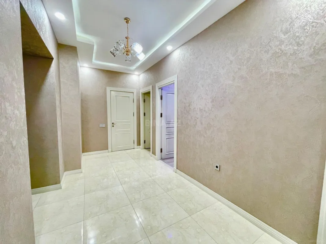 Kirayə verilir 2 otaqlı mənzil 107 m²