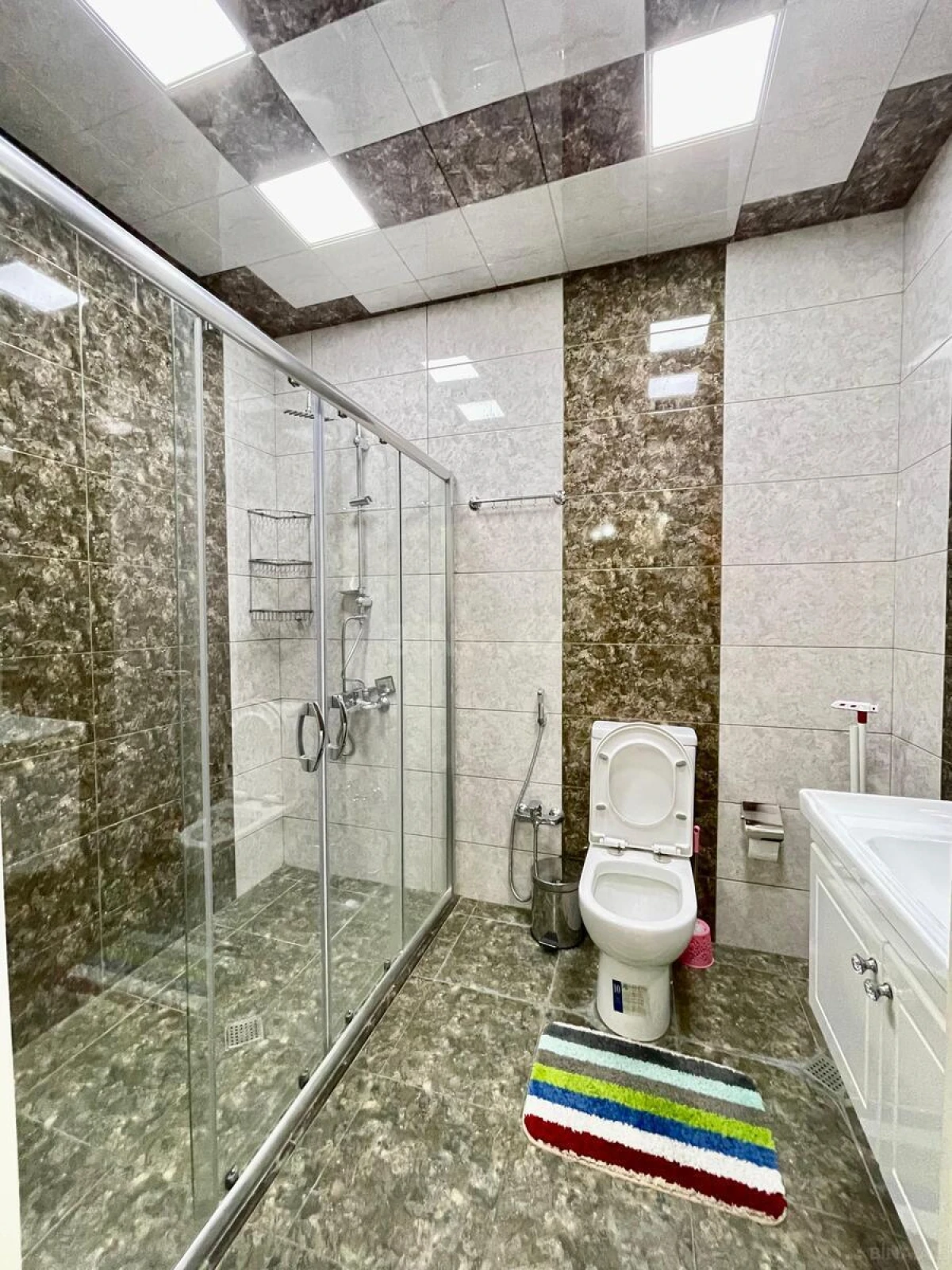 Kirayə verilir 2 otaqlı mənzil 107 m²