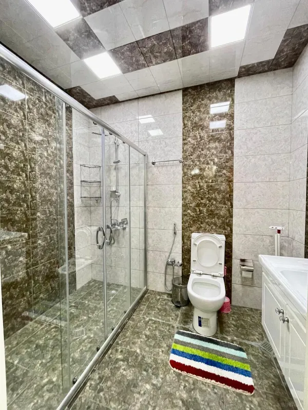Kirayə verilir 2 otaqlı mənzil 107 m²