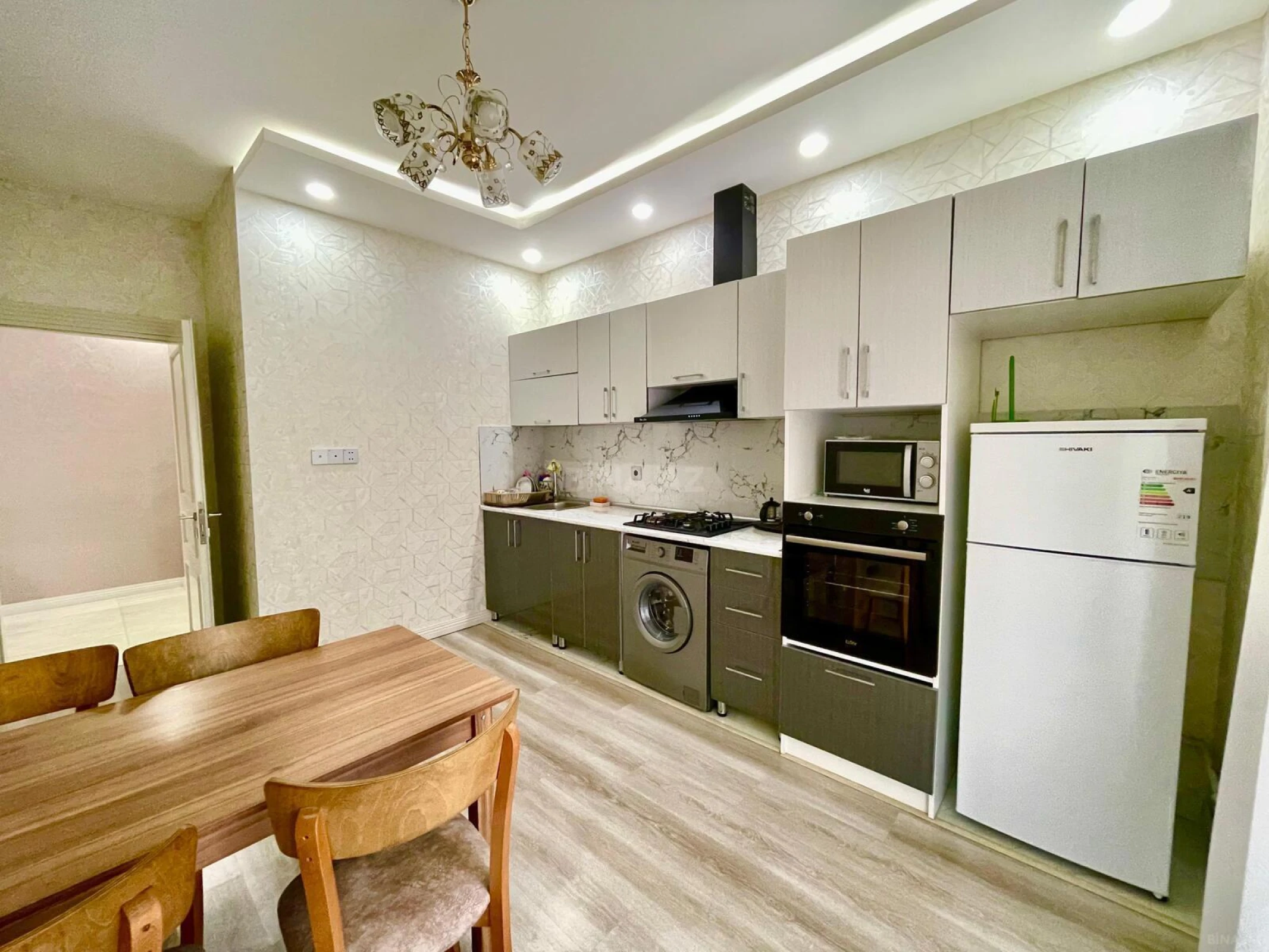 Kirayə verilir 2 otaqlı mənzil 107 m²