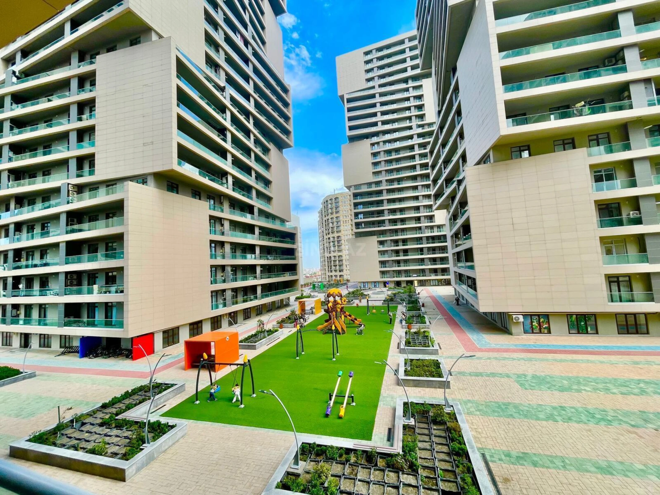 Kirayə verilir 2 otaqlı mənzil 107 m²