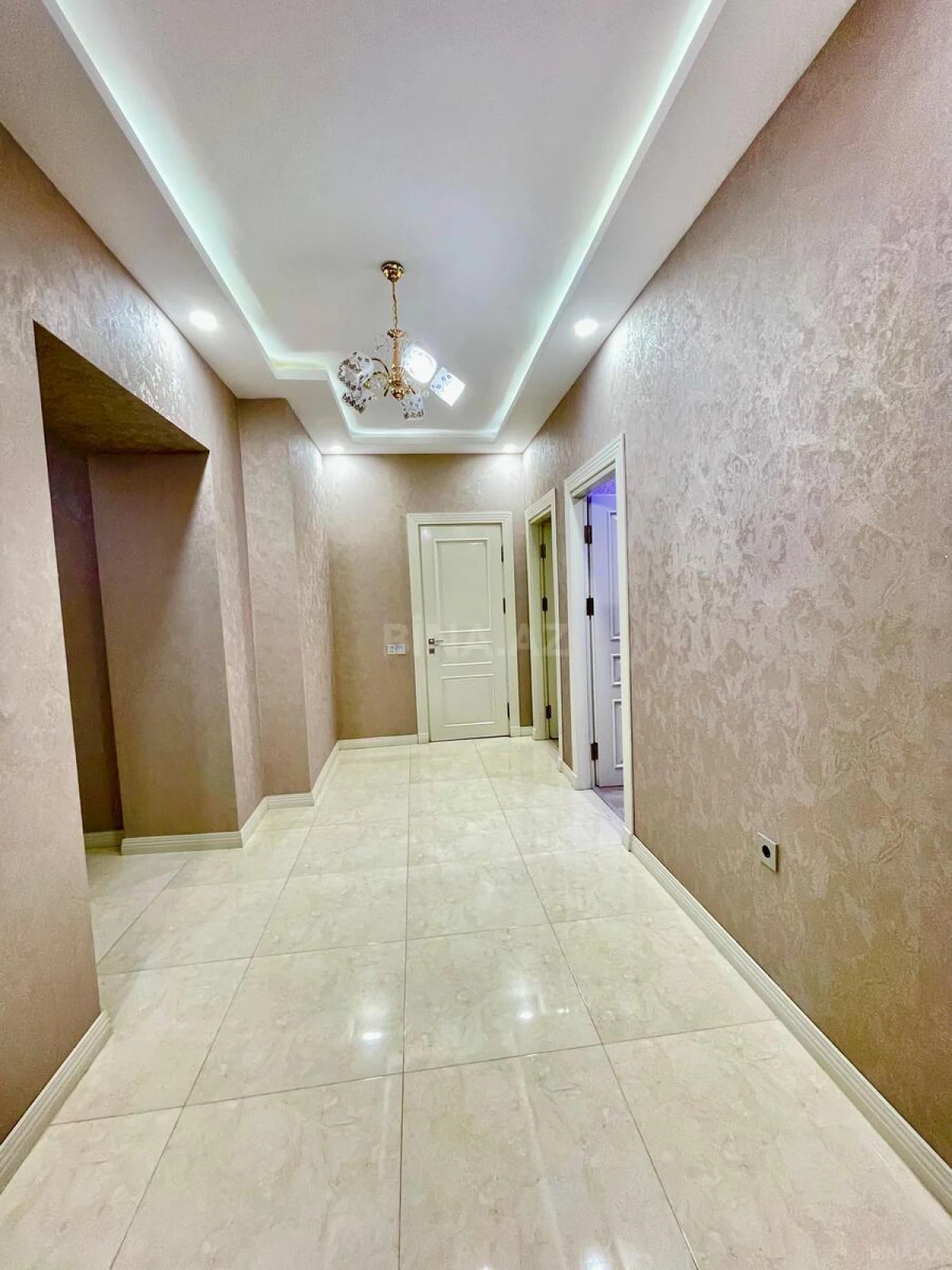 Kirayə verilir 2 otaqlı mənzil 107 m²